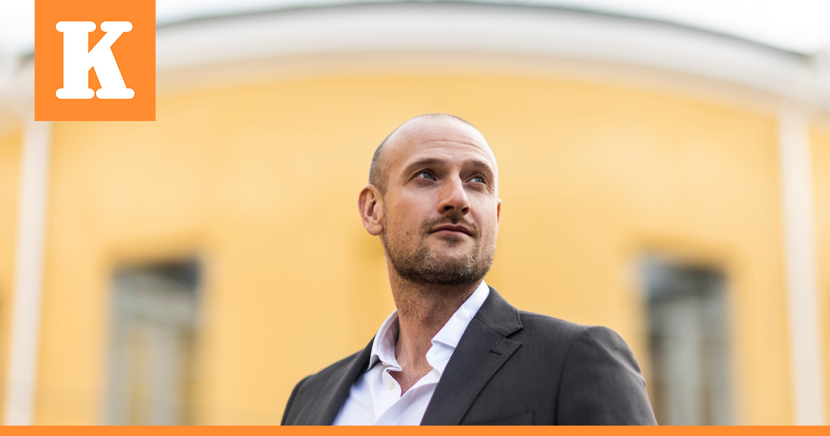 Menestyskirjailija Max Seeck kirjoittaa kirjan joka vuosi, mutta hittikirjan jälkeen hän väsähti