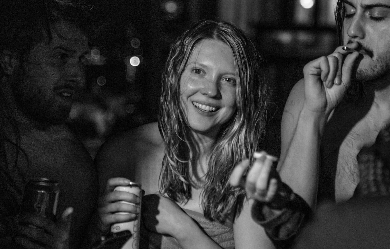 Tänään tv:ssä: Kotimainen uutuuselokuva vuodelta 2024 – Satu Tuuli Karhu ja koko näyttelijäkaarti palkittiin Jussi-pystillä