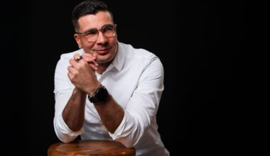 OnePlussan Suomen maajohtaja Elias Salmi.