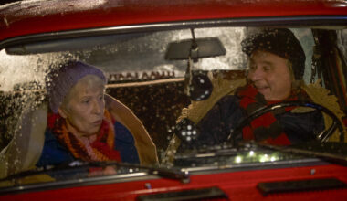 Isä (Tom Lindholm) ja äiti (Tuija Ernamo) päättävät karata tutulla Ladalla Lappiin jouluksi.