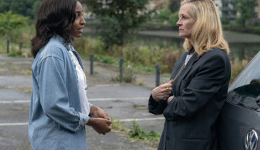 Alma (Julia Roberts, oik.) ja hänen opiskelijansa Maggie (Ayo Edebiri).