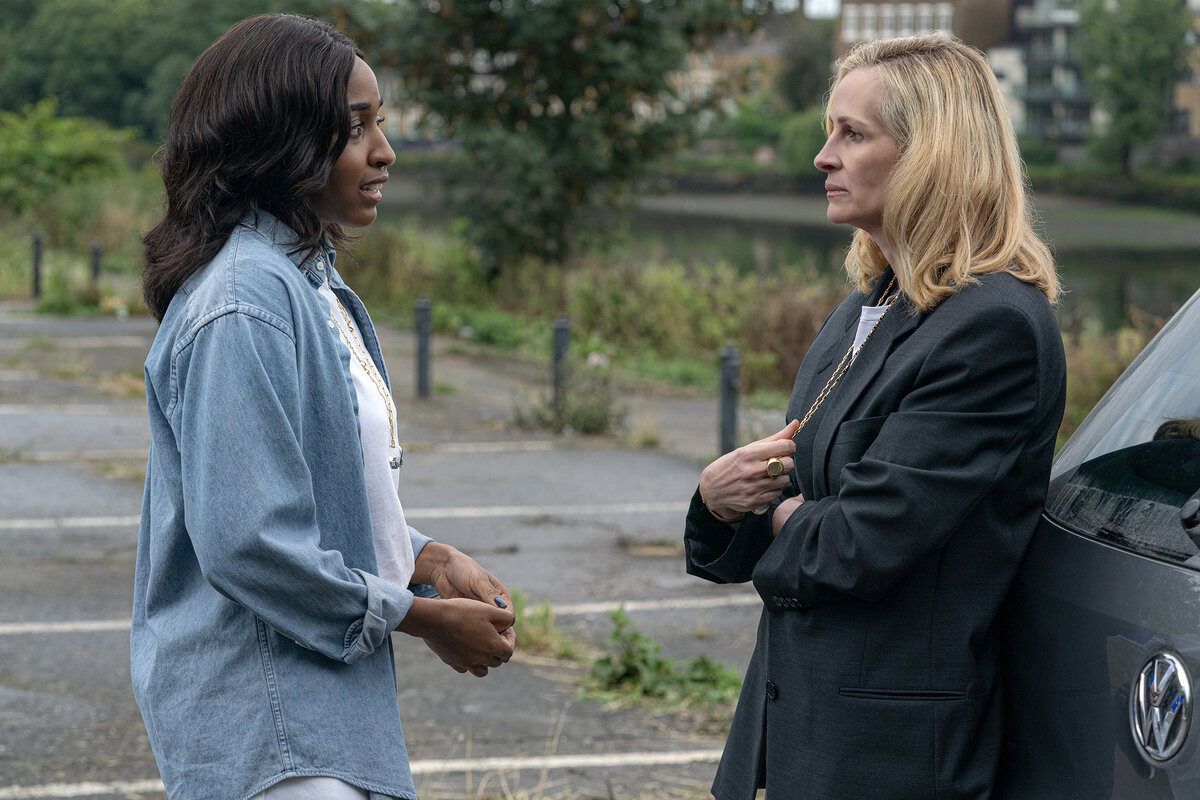 Alma (Julia Roberts, oik.) ja hänen opiskelijansa Maggie (Ayo Edebiri).