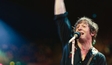 Jeremy Allen White esittää Bruce Springsteenia ontoksi jäävässä elokuvassa.