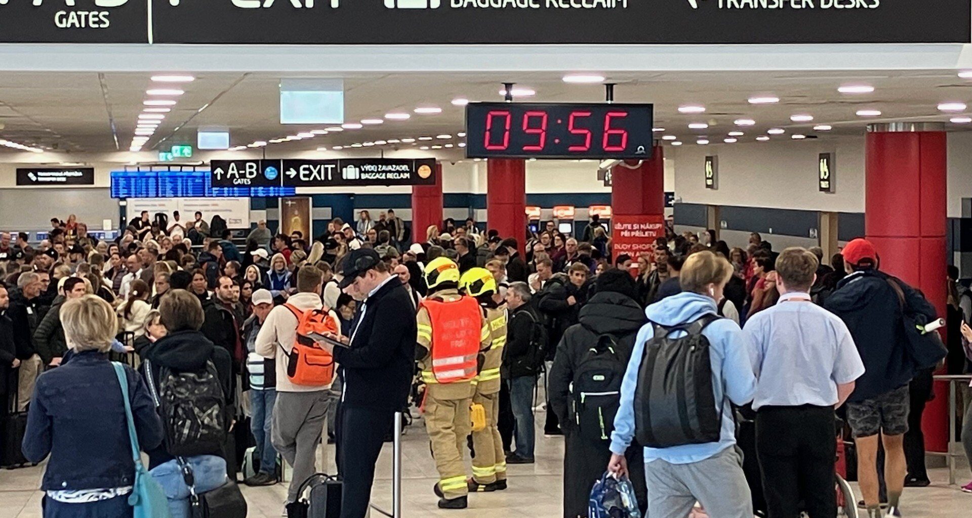 Prahan lentoasema tyhjennettiin | Verkkouutiset