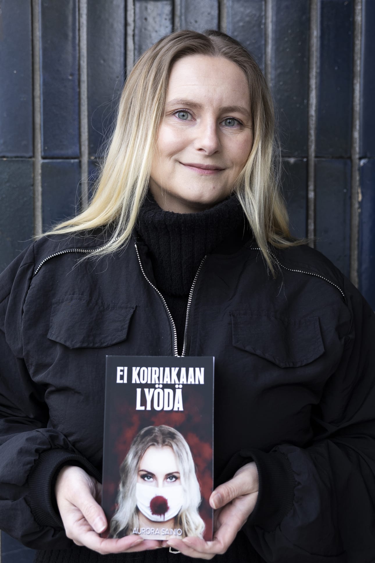 Aurora Sainio kertoo kirjasarjansa ensimmäisen osan olevan synkkä ja jatko-osan synkkääkin synkempi.