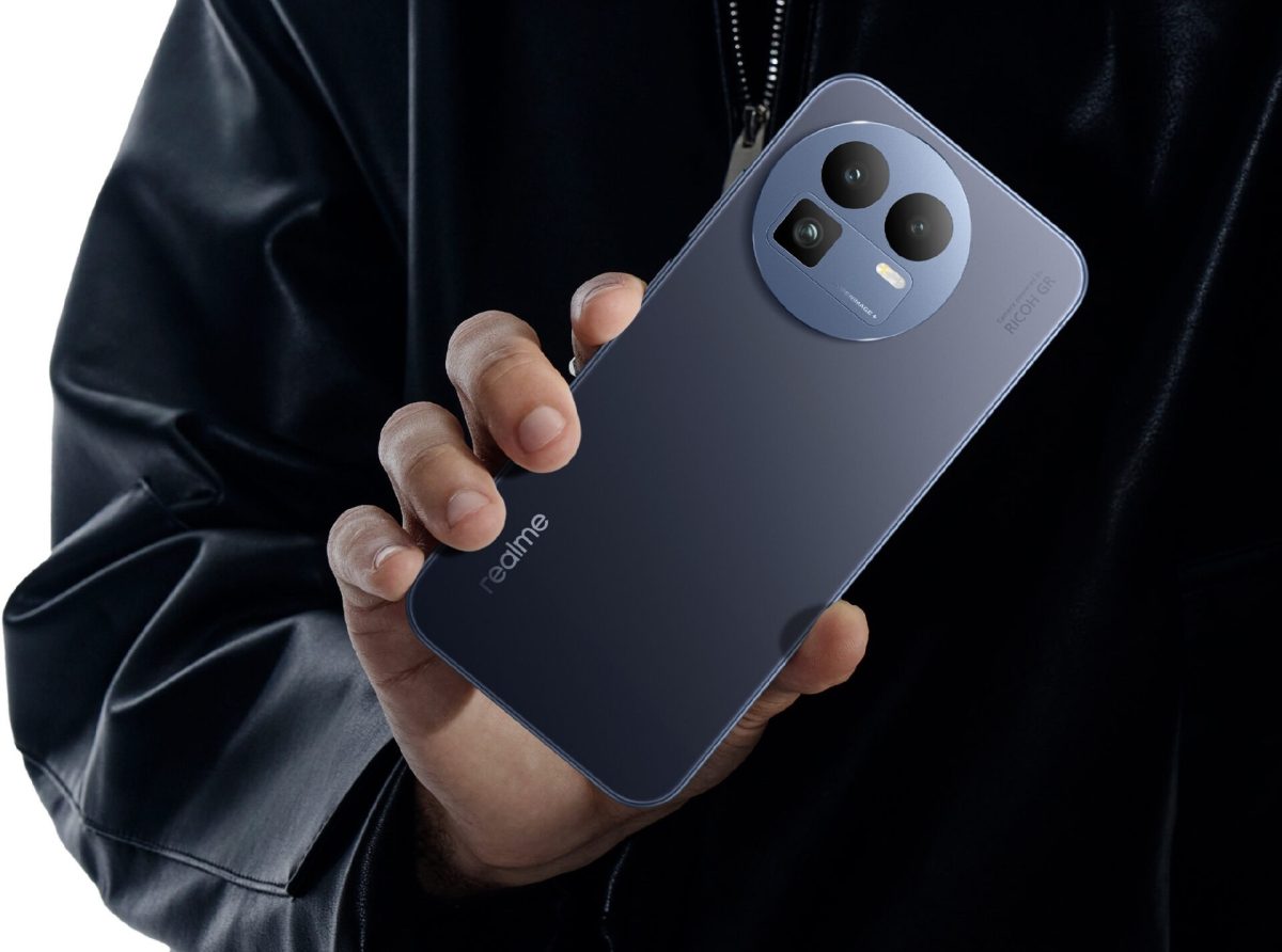 Realme GT8 sinisenä.