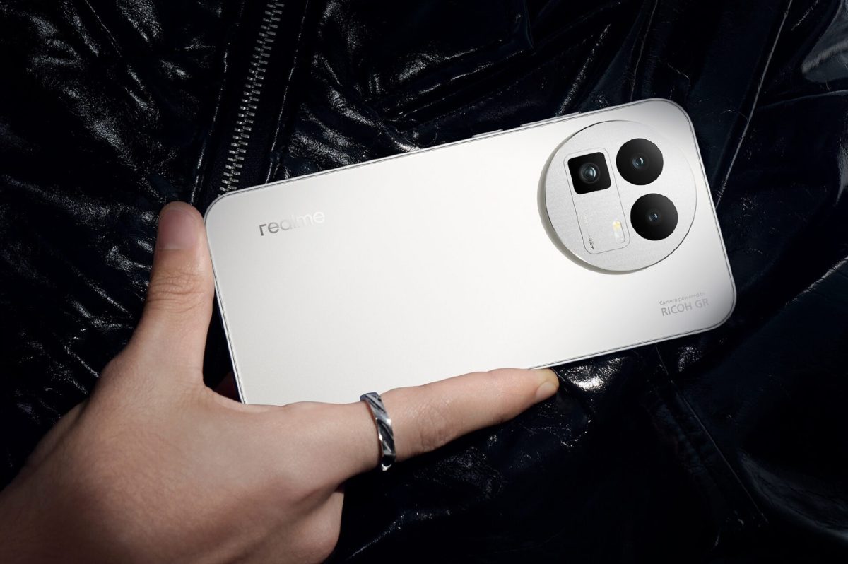 Realme GT8 valkoisena.