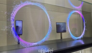 Samsung Galaxy Z TriFold esillä lasivitriinissä APEC-tapahtuman yhteydessä. Kuva: Dailian.