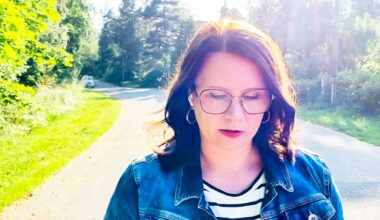 Muille artisteille biisejä tehnyt Sara Suvela julkaisi ensimmäisen oman levynsä, video ensinäytössä Soundissa