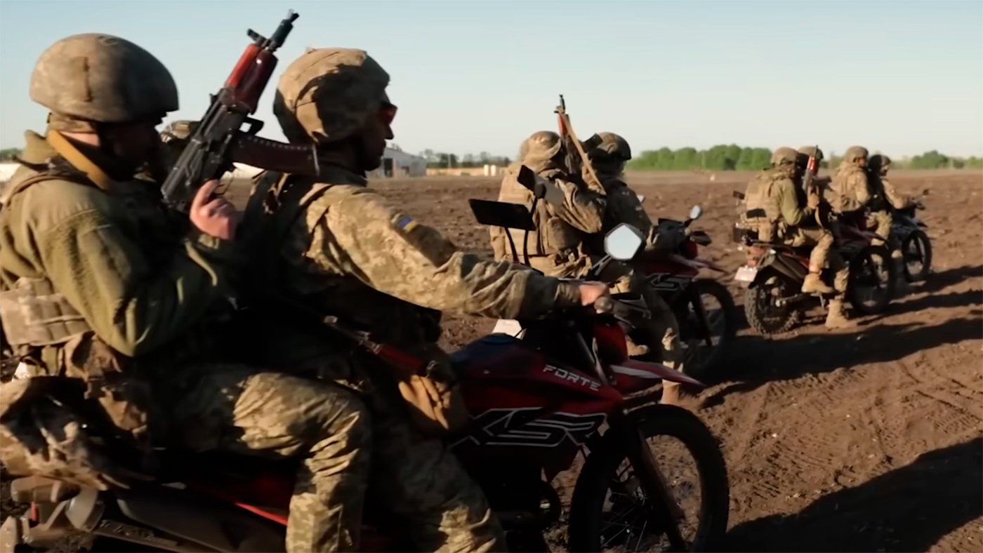 Näin taistelevat Ukrainan Mad Max -sotilaat - "Pam-pam-pam, vain ruumiita jäljellä"