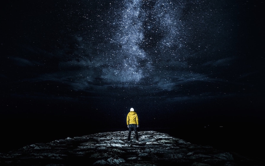 Pimeän aineen hiukkaset näyttävät tuhoutuvan galaksimme keskustassa