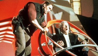 Arnold Schwarzenegger taistelee Juokse tai kuole -satiirissa