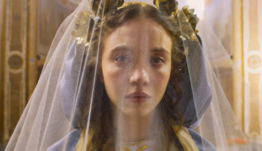 Sydney Sweeney kohahdutti hyväntekeväisyystapahtumassa – mekostahan näkyy läpi!