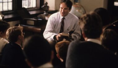 Illalla tv:ssä: Kertakaikkisen upea elokuva vuodelta 1989 - Ethan Hawke luuli että Robin Williams vihaa häntä