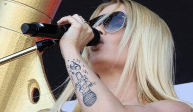 Erika Vikman tarjosi silmänruokaa ja sai yleisön sekaisin Amsterdamissa