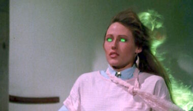 Vain aikuisille: Ilmaiskatselussa kulttikauhun pidennetty versio – 80-luvun tappokarnevaalit museossa