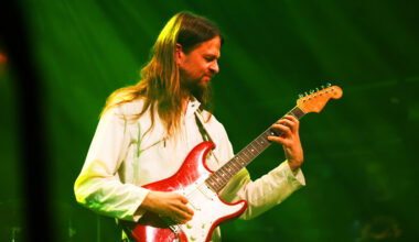 Timo Kämäräinen julkaisee ensimmäisen omaa nimeään kantavan suomenkielisen soololevyn