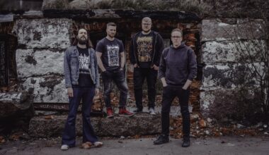 Raakaa aggressiota ja melodista synkkyyttä ilman kompromisseja - Torch Us esittelee soundiaan Sworn-singlellä