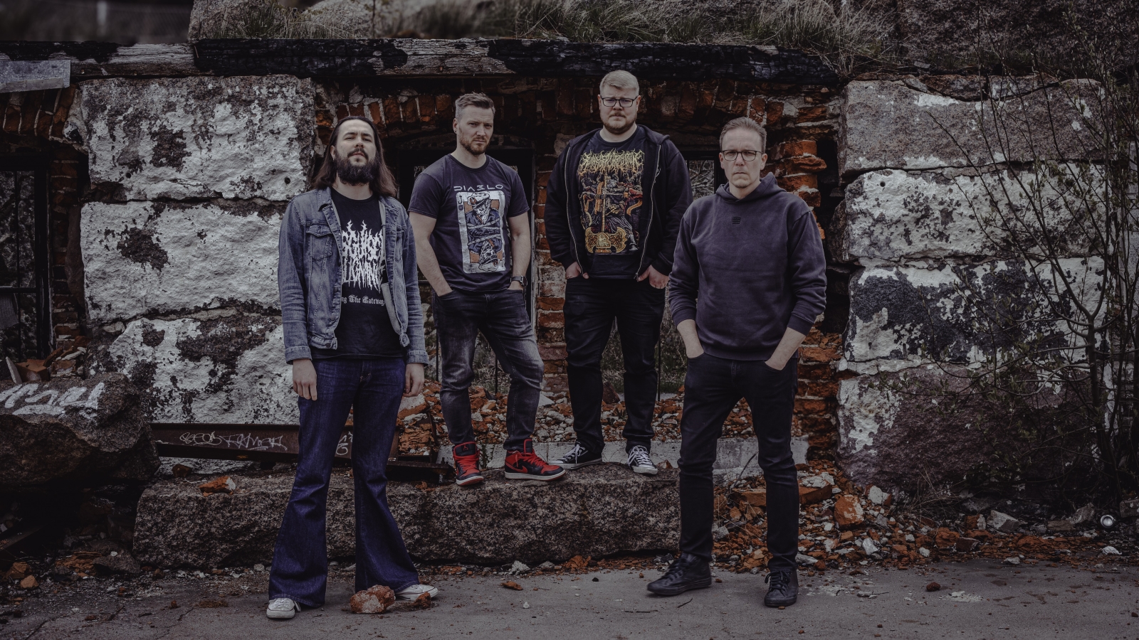 Raakaa aggressiota ja melodista synkkyyttä ilman kompromisseja - Torch Us esittelee soundiaan Sworn-singlellä