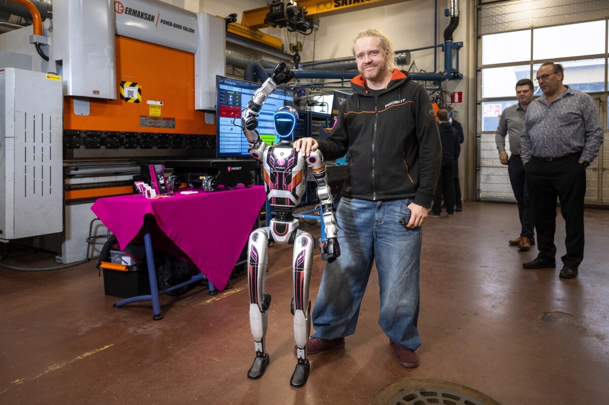 Älykkäät humanoidirobotit ovat tulevaisuutta, mutta eivät ehkä joka kodissa – ”Jännä nähdä, minne Arska meidät taluttaa!”