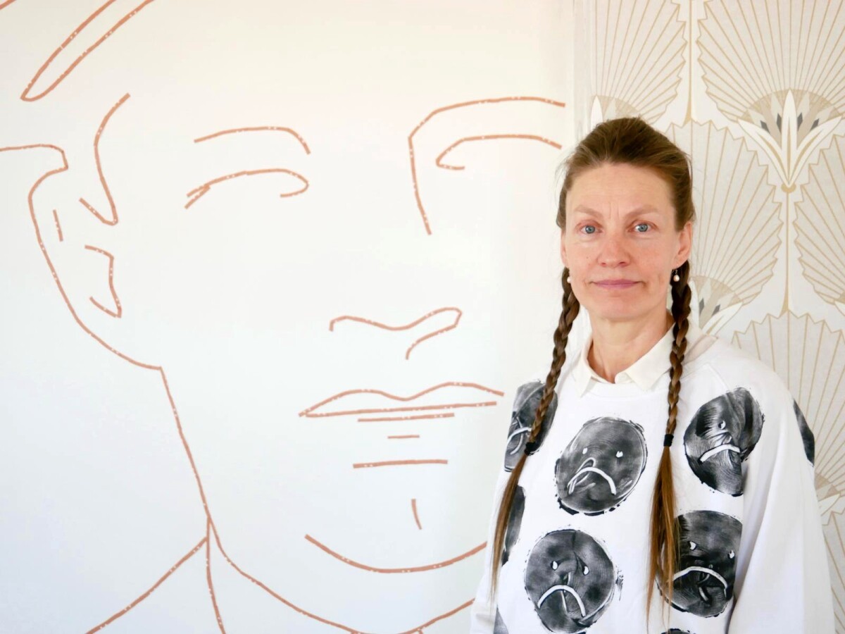 Sotkamolaistaiteilija käsittelee vaikeaa äitisuhdettaan Oksasen taidegalleriaan avautuvassa näyttelyssä