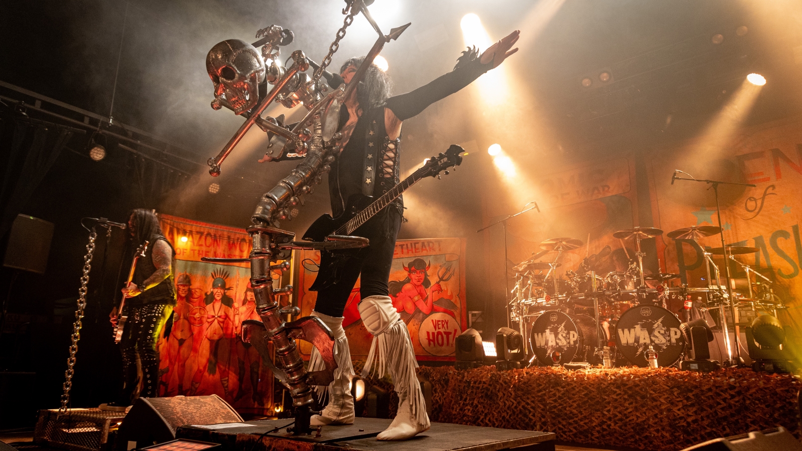 Livearvio: W.A.S.P. sirkkelöi yleisön palasiksi ilman verta, tulta ja alastomia naisia