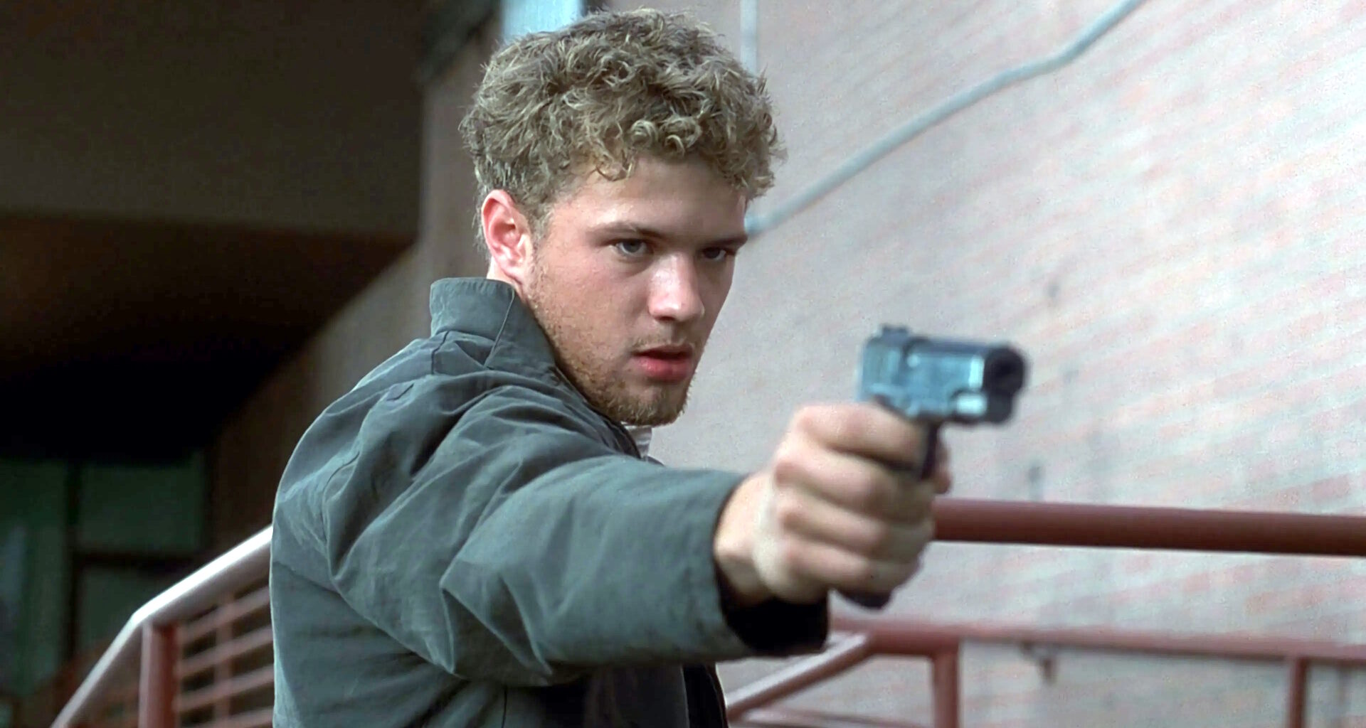 Vain aikuisille: Ilmaiskatselussa K-18-toimintaa vuodelta 2000 – Oscar-voittajan tinkimätön rikostrilleri