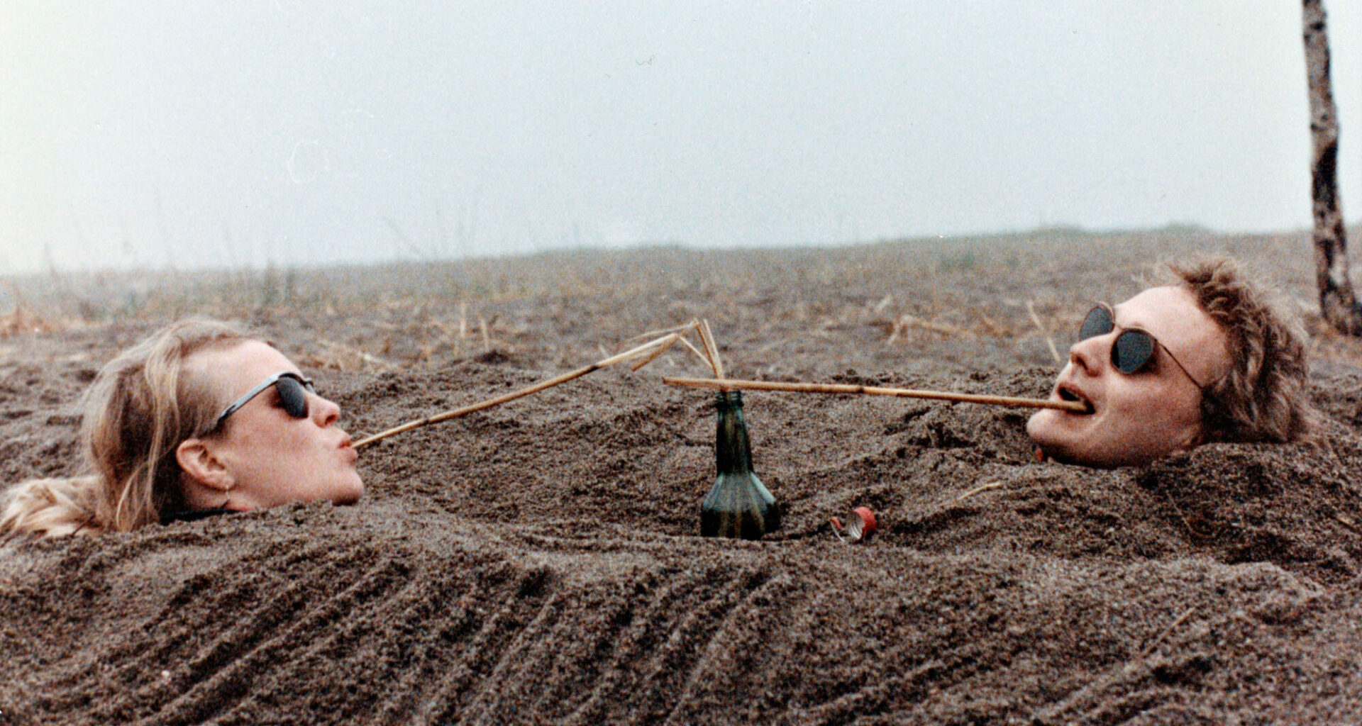 Apinan vuosi -draama on mieluisan hullu tuulahdus 1980-luvulta