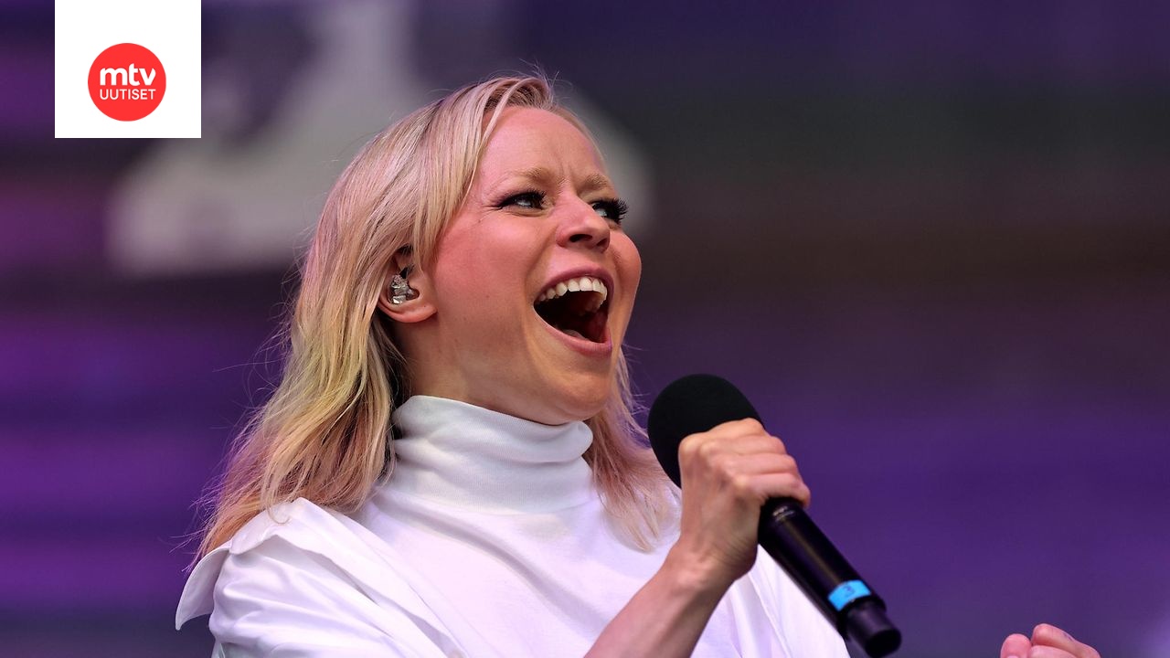 Arkistokuva. Vesala-taiteilijanimellä esiintyvä Paula Vesala kertoo Instagramissa palaavansa keikkalavoille ensi kesänä.