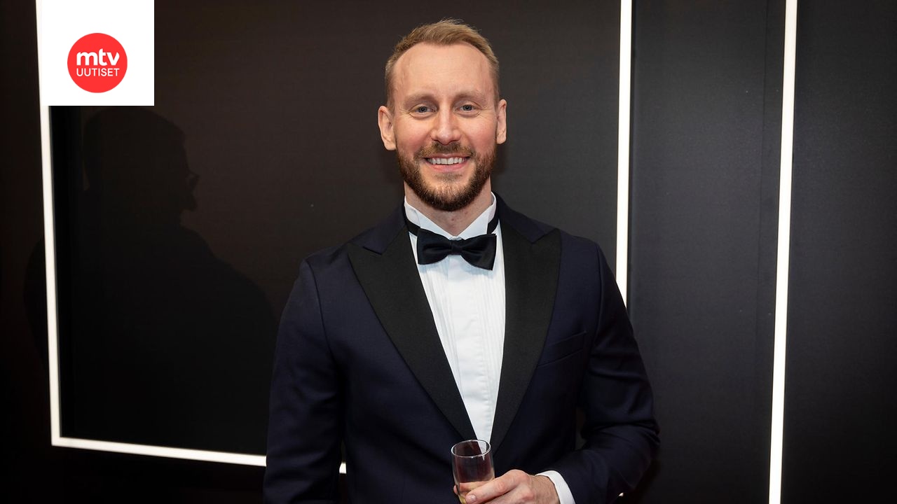 Radiojuontaja Niko Nousiainen kertoi iloisia perheuutisia.