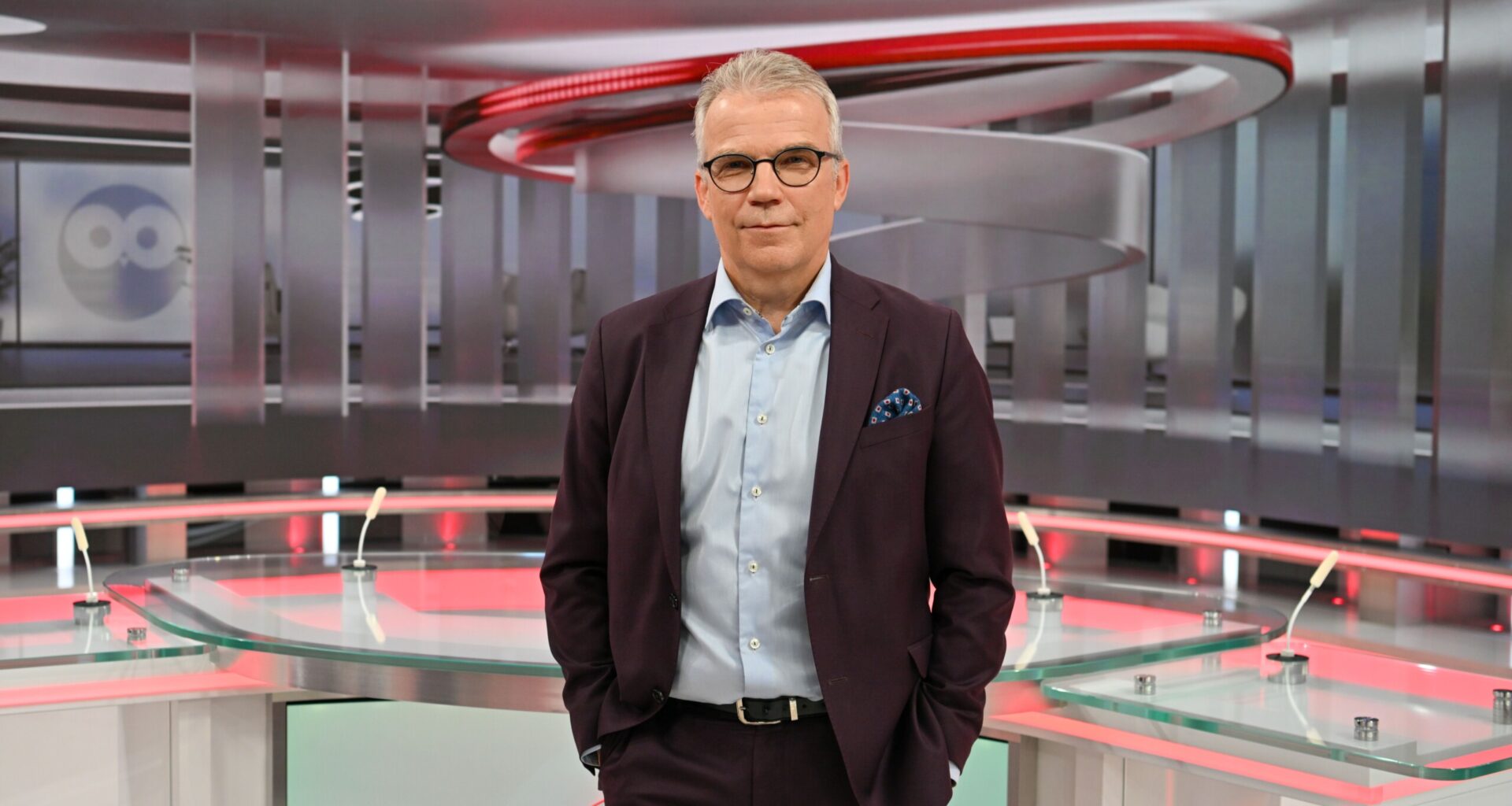 Keijo Leppänen puuhastaan: ”Kyllä uutistenluku oli helpompaa”