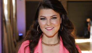 Saara Aalto keskeytti keikan – syynä karva