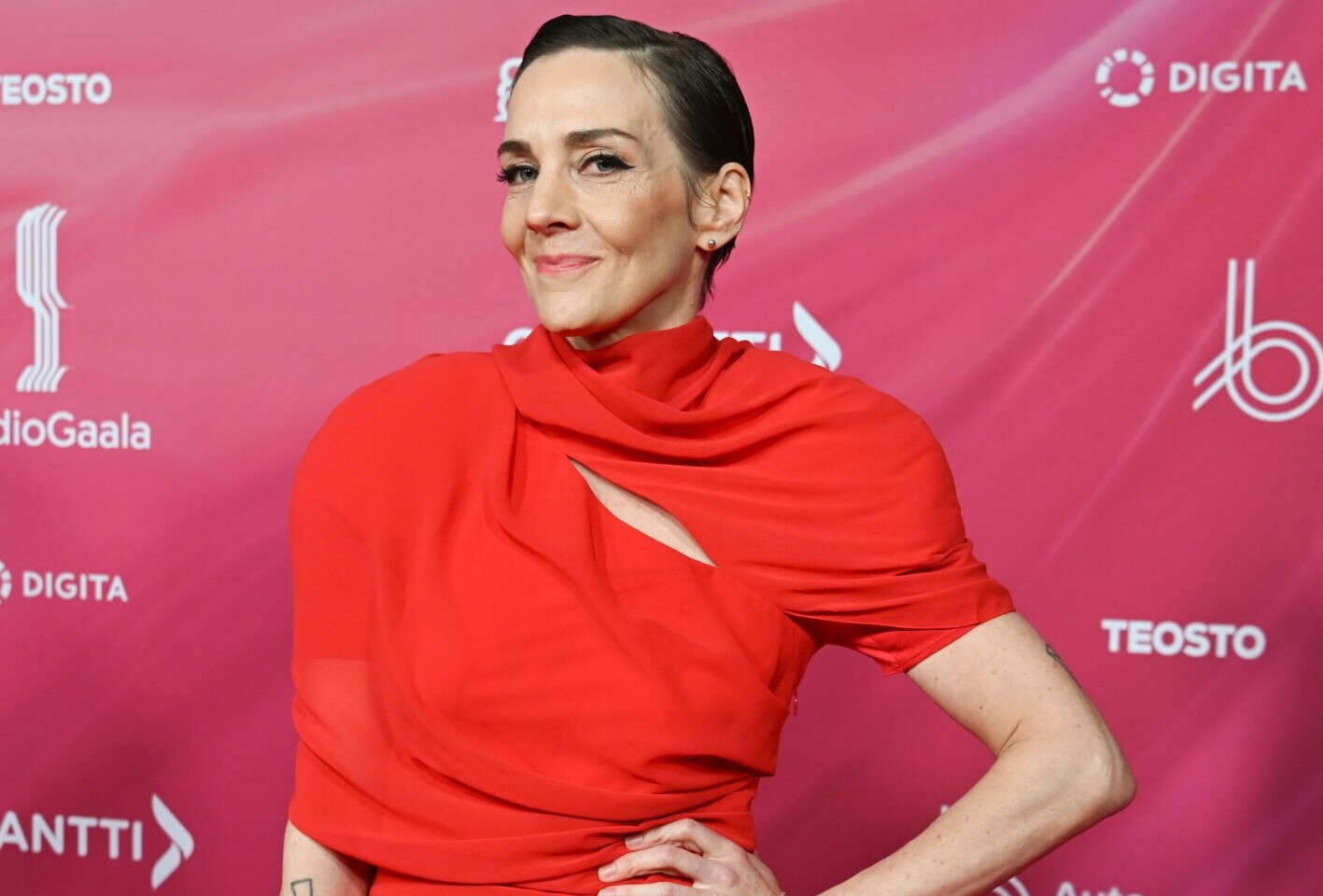 Maria Veitola sai eteensä kuolemanvakavan paperin