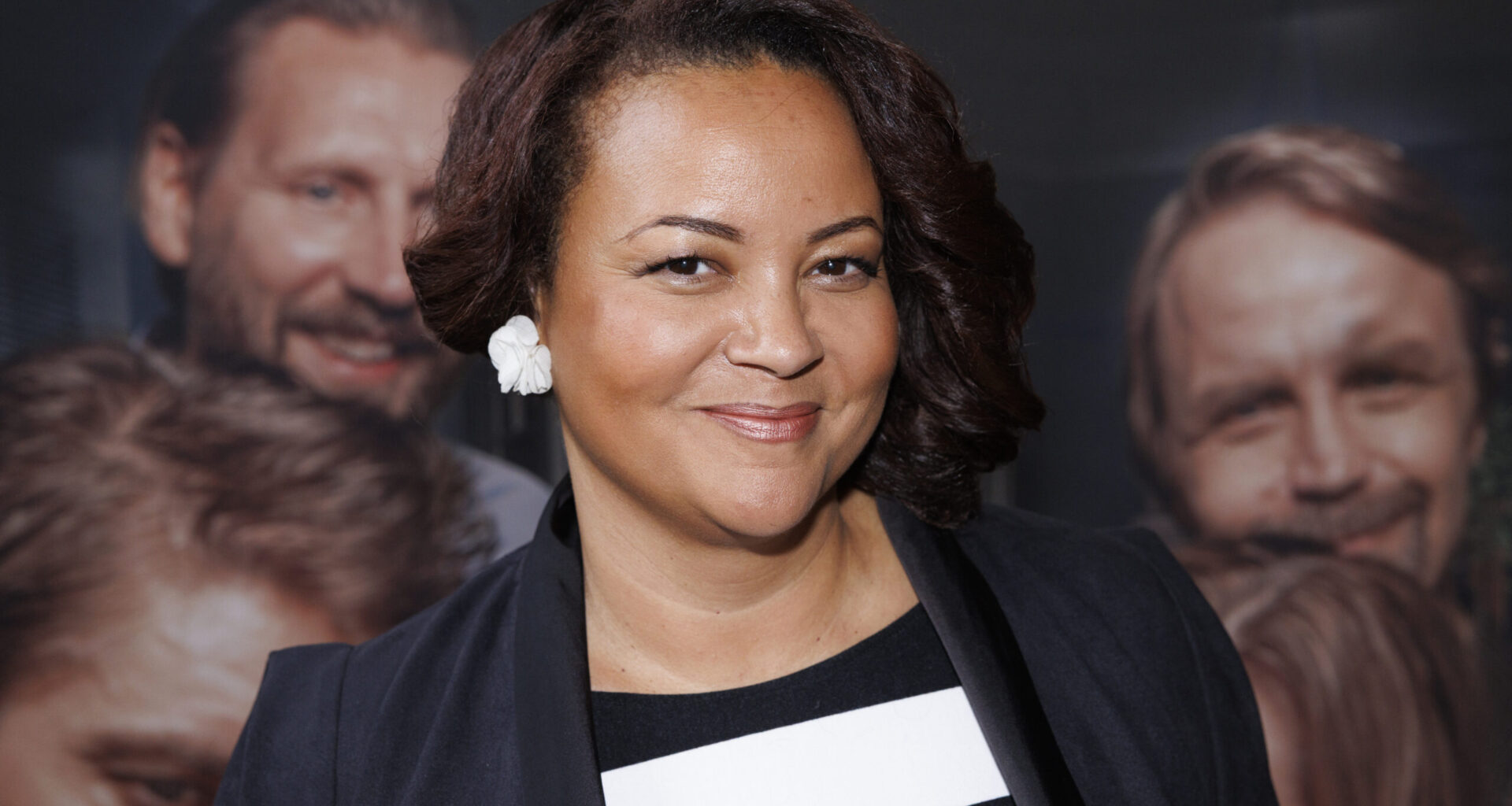 "Kilpailijat eivät näytä itseltään" – Lola Odusoga lataa täyslaidallisen nykypäivän missikisoista