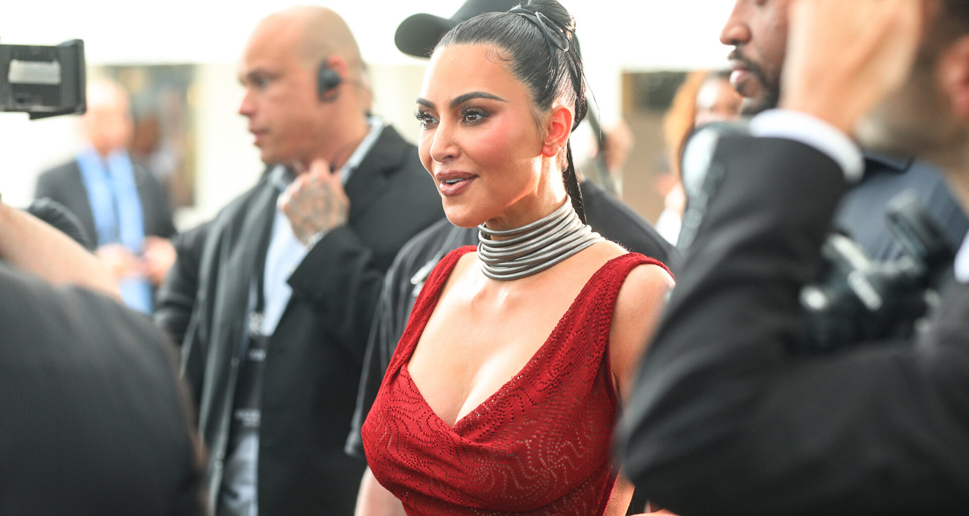 "Jälleen uusi syy vihata häntä" – Kim Kardashianin laukku sai kansan raivostumaan