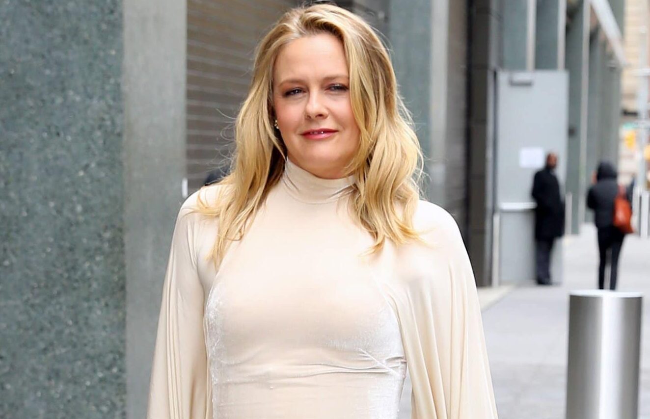 Uusi jouluelokuva jo nyt Netflixin katsotuimpien listalla - pääosassa Alicia Silverstone