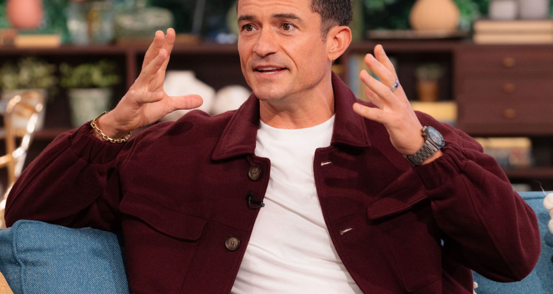 Orlando Bloom poseerasi ex-puolisokseen pukeutuneen naisen kanssa – some pillastui