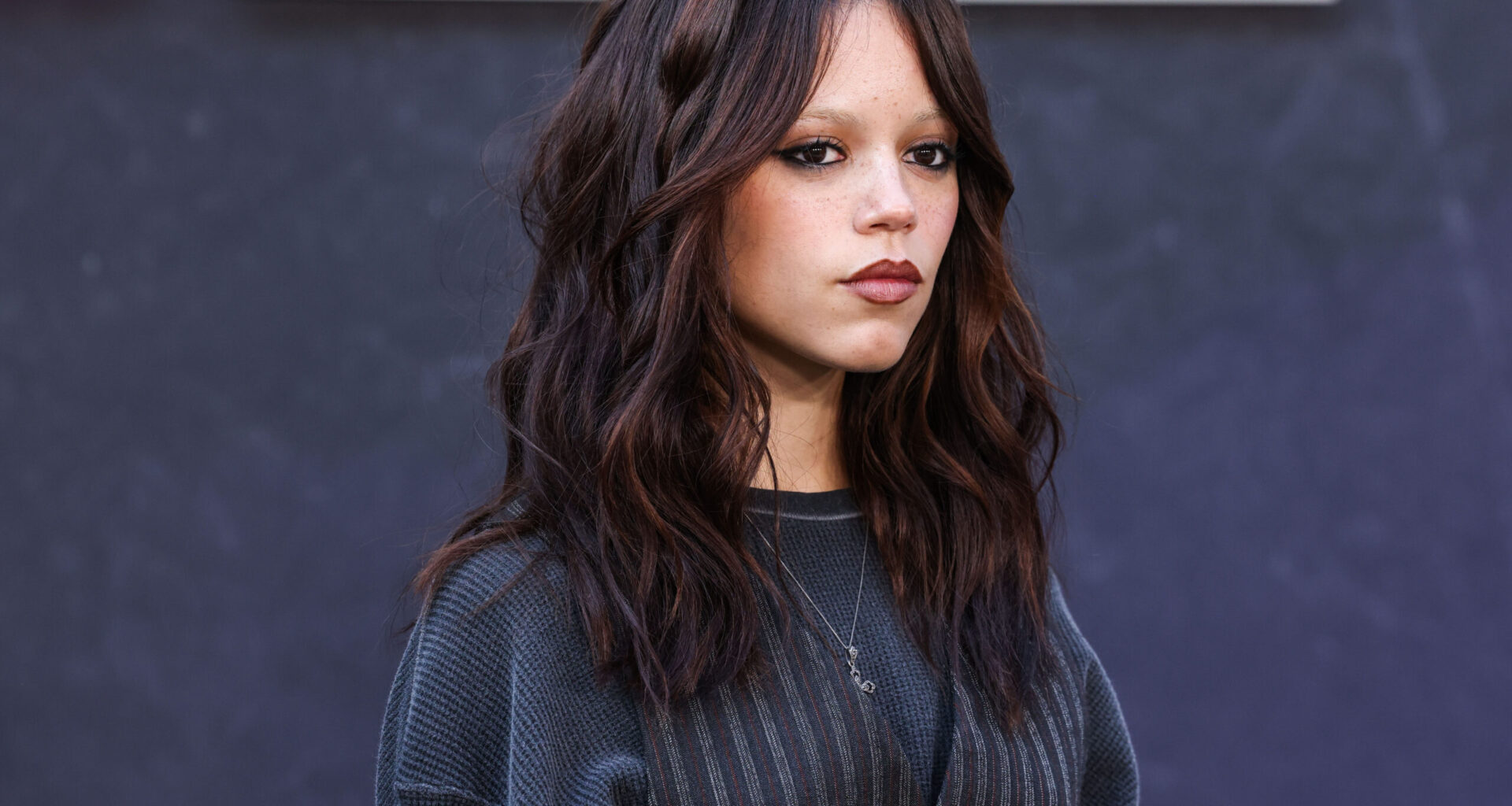 Yllättävä yhdistelmä toimii täydellisesti - Jenna Ortegan asuvalinnasta kelpaa inspiroitua