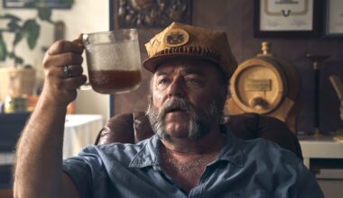 Illalla tv:ssä: Suomi-komedia oli vuoden 2025 suurimpia hittejä - nyt on panoksena maine ja perheen välit