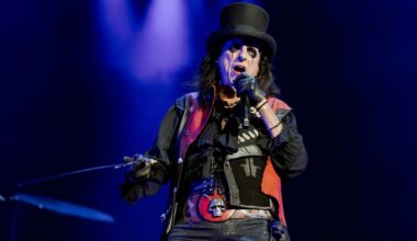 Alice Cooper, 77, kertoo pitkän uran salaisuuden - "Eläköityminen ei kuulu sanavarastooni"