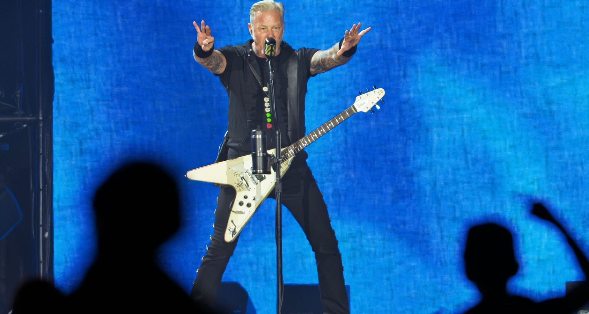 Kuinka James Hetfield jaksaa innostua keikkailemisesta kaikkien näiden vuosikymmenten jälkeen? Tässä vastaus