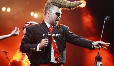 Leningrad Cowboysina aiemmin tunnettu LC Cowboys julkaisee joululevyn – mukana niin Lennonia kuin Ramonesia