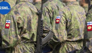 Panssariprikaatin ajoneuvot risteyskolarissa – polttoainetta valui maastoon | Uutissuomalainen