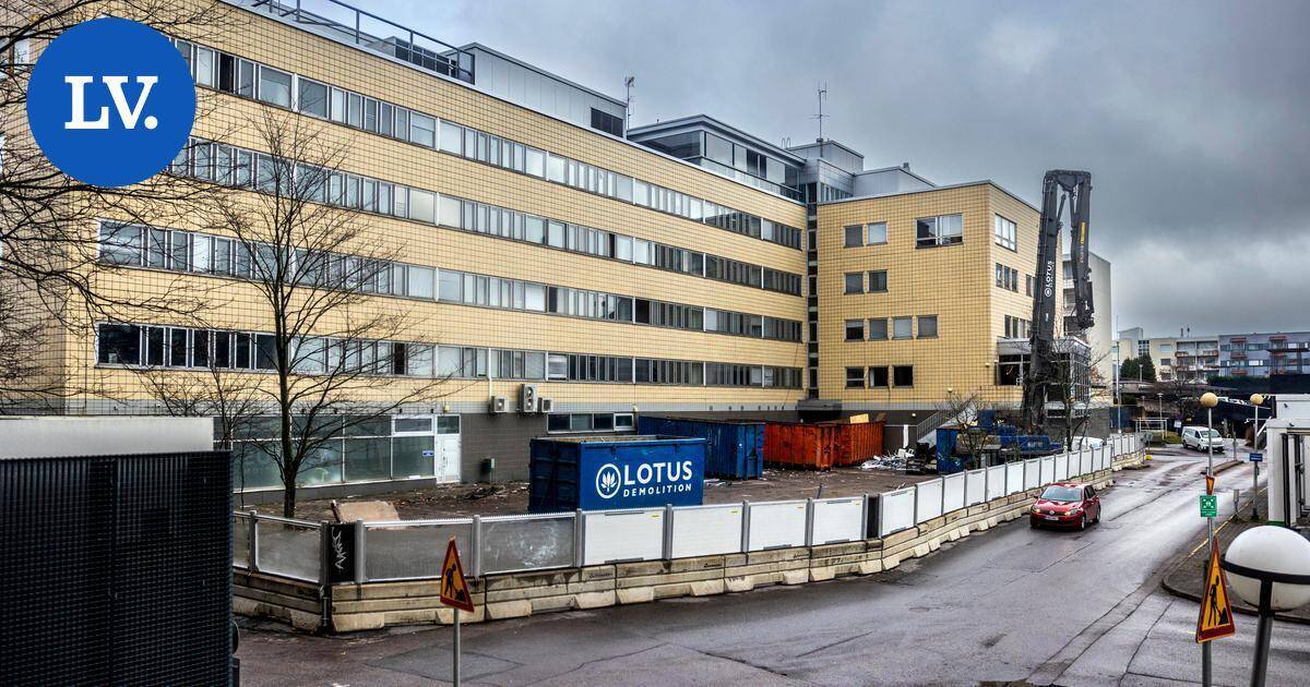 Nyt se alkoi! Espoontorin remontti ja K-Citymarketin rakentaminen käynnistyivät vanhan toimiston purkutöillä | Paikalliset