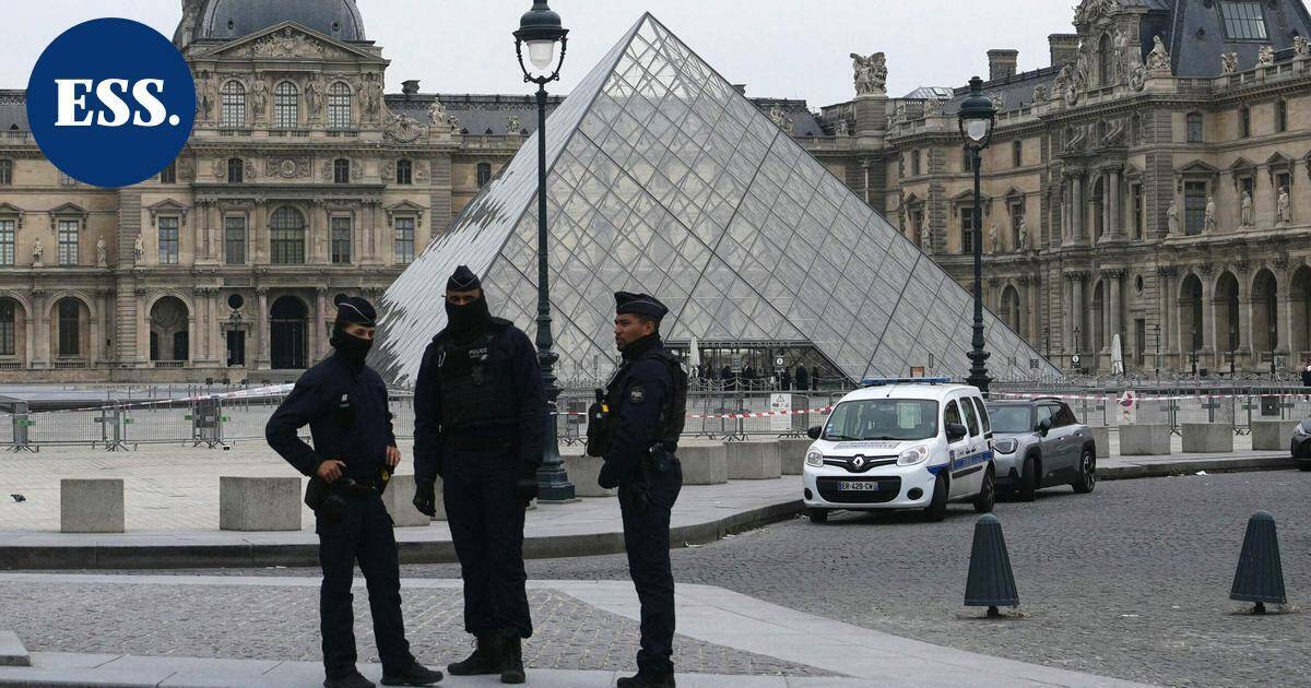 Naiselle syytteet Louvren jalokivivarkaudesta | Uutissuomalainen