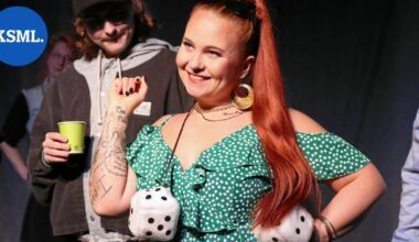 Teatteriarvio | J+J Teatterin Ja Jumala loi naisen on täydellisesti roolitettu ja monitasoinen komedia | Keski-Suomi