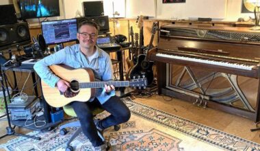 Jussi Mikkola kyntää peltoa kynnet lakattuina – Puhelin soi ja luurin toisessa päässä on Mike Monroe | Paikalliset