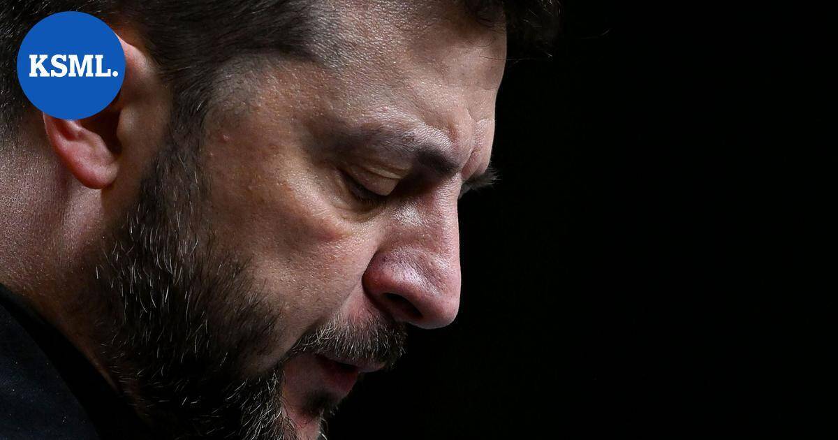 Ukrainassa korruptioskandaali saattoi Zelenskyin tienhaaraan, josta hän voi lähteä myöntämään virheitään tai lujittamaan otettaan | Uutissuomalainen