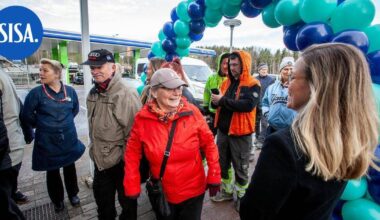 Sipoonlahden Huilin avajaiset vetivät väkeä – parkkipaikalla kymmenien metrien jono | Paikalliset