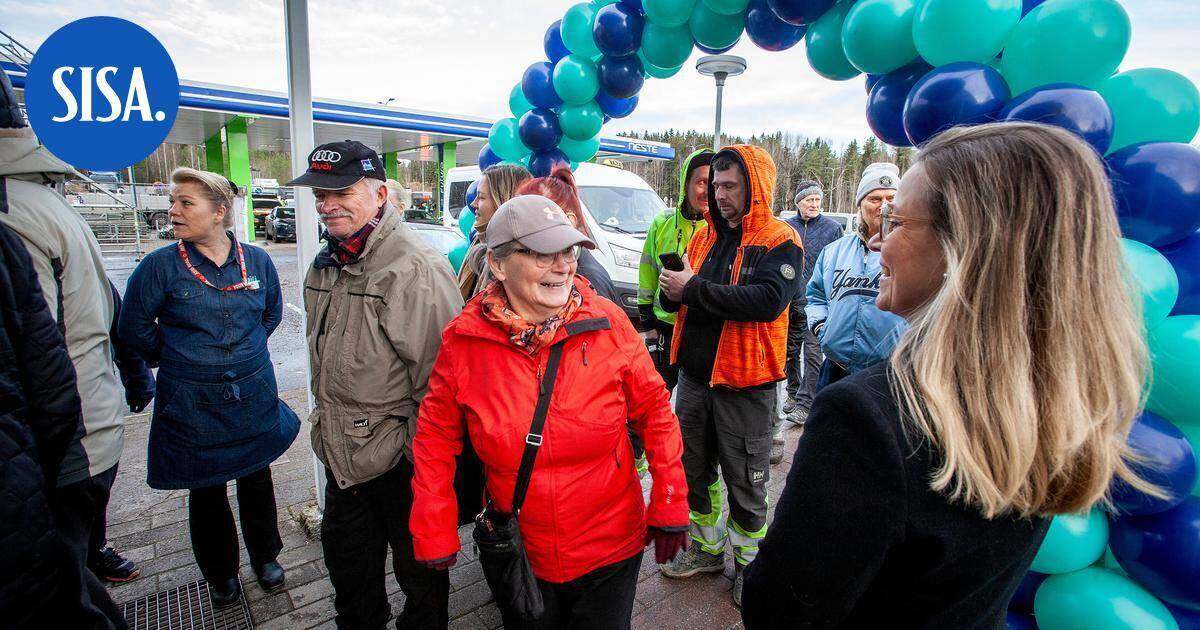 Sipoonlahden Huilin avajaiset vetivät väkeä – parkkipaikalla kymmenien metrien jono | Paikalliset